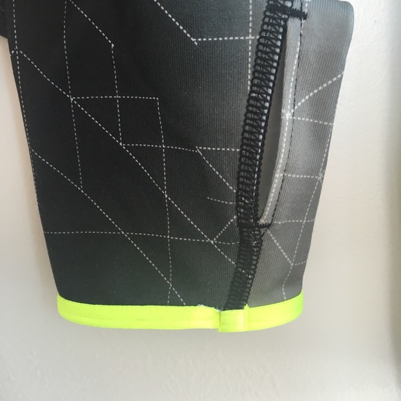 Nike Women’s Long-sleeved Half Zip Running Top - Picture 5 of 5